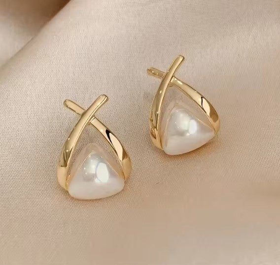 Vintage Tropfenohrringe mit Kreuz- und Dreiecksperle