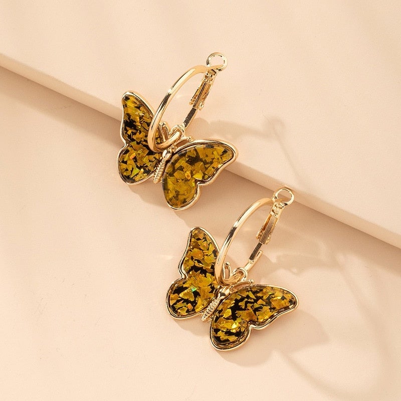 Ohrringe mit Mehrfarbigen Schmetterlingen in Gold