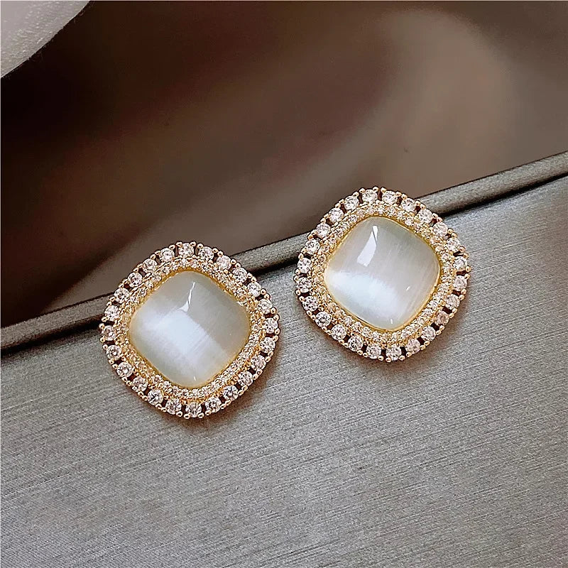Chic Quadratische Ohrstecker mit Opal und Zirkonia