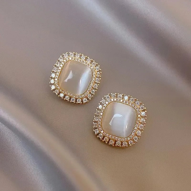 Chic Quadratische Ohrstecker mit Opal und Zirkonia