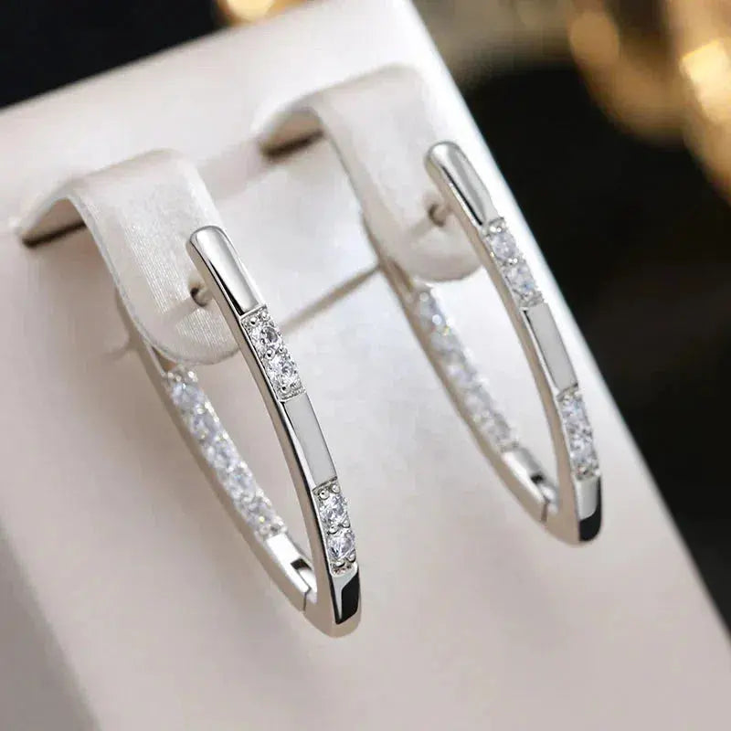 Elegante Ohrringe mit Zirkonia-Steinen
