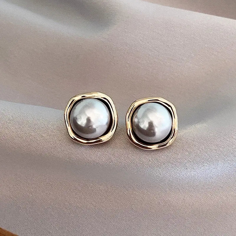 Elegante Ohrringe mit schwarzen Perlen